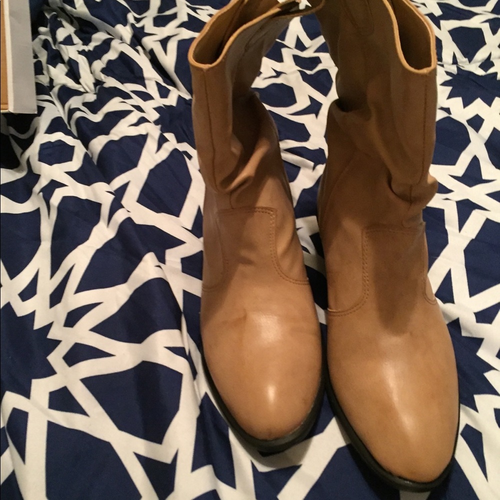 Boots - Picture 2 of 4